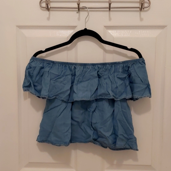 Haute Monde - Linen Blue Lightweight Crop Off the Shoulder Top - Medium - Picture 2 of 5